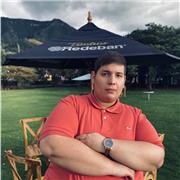 Cocinero dedicado a lo que hace